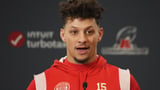 Patrick Mahomes on whether NFL officials favor the Chiefs: 'The referees are doing their best'