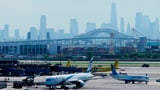 United Airlines Boeing 767 from Italy clips light pole and truck during Newark landing