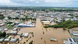 Hundreds of homes under threat amid rising floodwater