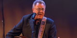 “I Used To Make Money For Writing Songs” – Vince Gill Explains How Streaming Has Destroyed Country Songwriters | Whiskey Riff