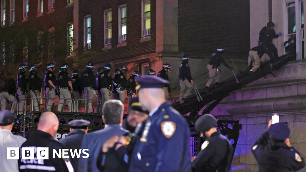 Arrests at Columbia of Gaza protesters after NYPD raid