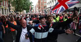 Tommy Robinson leads hundreds in march demanding police chief quits