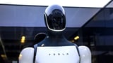 This Analyst Says Tesla’s Humanoid Robots Could Lead a Workplace Revolution