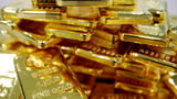 Gold hits fresh high in record-setting rally amid global uncertainties