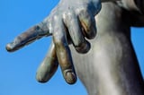 Paxos Fat-Fingers $300T of PayPal's PYUSD, Outpacing U.S. Dollar's (USD) $2.4T Supply