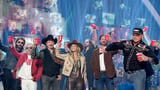 Lainey Wilson and more raise their red Solo cups in tribute performance to Toby Keith at CMT Music Awards