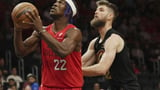 Jimmy Butler turns ankle, then leaves Heat-Thunder game with illness