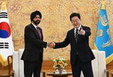 Lee, World Bank Chief Discuss Deepening Global AI Cooperation