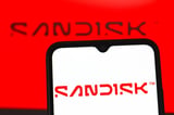 SNDK, SKHY Stocks Gain After Launching New AI Memory Standard – Wall Street Hikes Price Targets