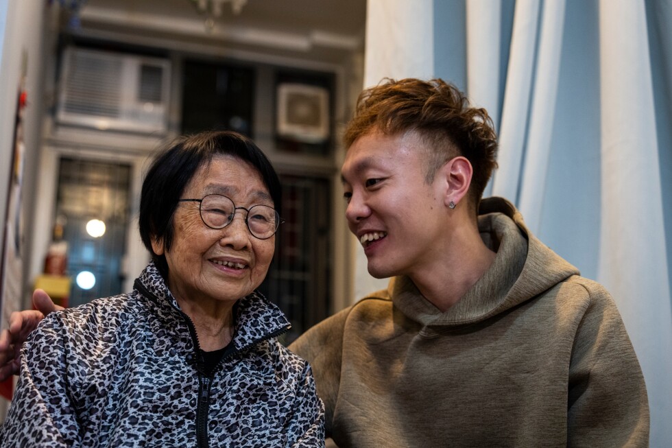 Survivors of fire at Hong Kong's Wang Fuk Court await resettlement plans | AP News