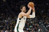 Brook Lopez, Clippers agree to 2-year, $18 million deal: Source