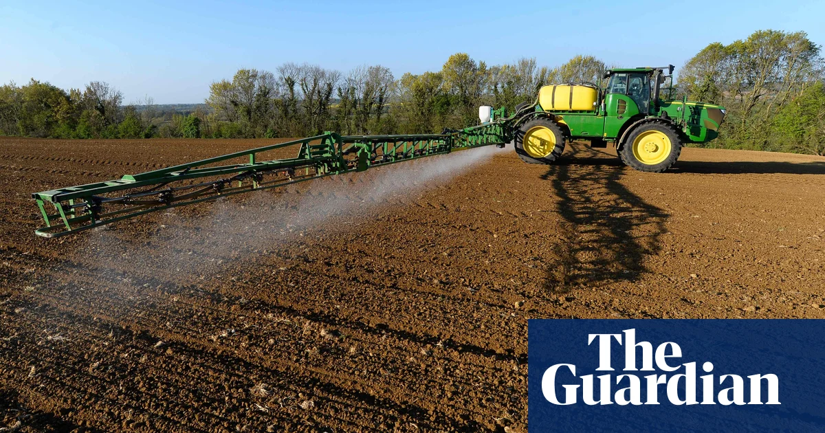 What are farmers in the EU required to do to protect the environment?