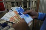 Pakistan says it has agreed $1bln loan with two Middle Eastern banks