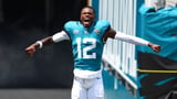 Jaguars' Travis Hunter gets baptized hours before Seahawks showdown - ESPN