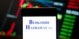 Berkshire Hathaway is sitting on almost $280 billion in cash after slashing its Apple stake in half