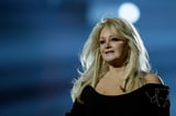 Singer Bonnie Tyler of 'Total Eclipse of the Heart' dies at 75 | AP News