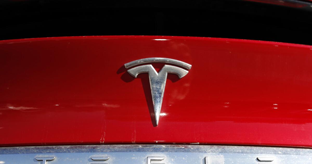 Tesla recalling more than 1.8 million vehicles over hood issue - Los Angeles Times