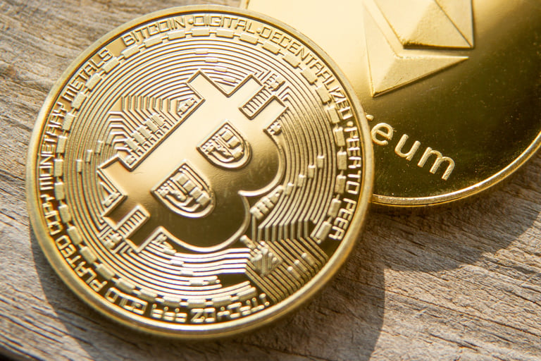 Spot Bitcoin ETFs: Invesco and Bitwise Update Proposals, SEC Approval Could Be Near