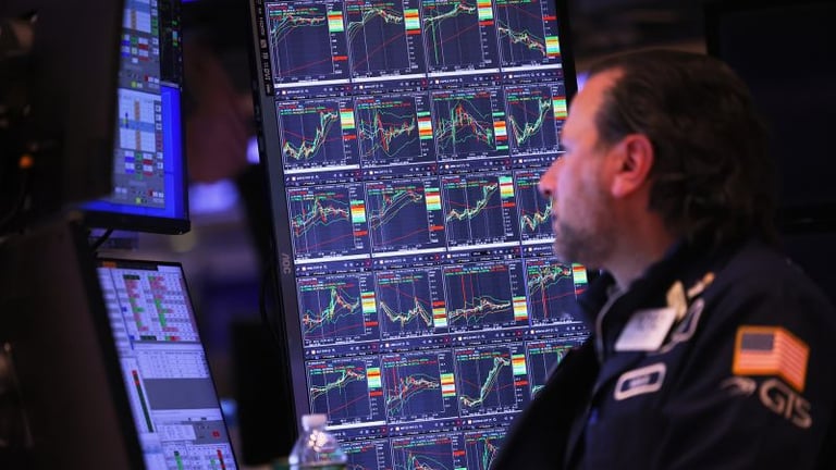 Tech Titans' Test: Tesla Tumbles as 'Magnificent Seven' Soar Amid Market Highs