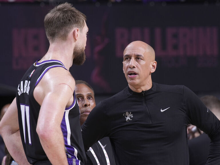 Kings Coach Christie Urges Urgent Turnaround After Crushing Loss to Warriors