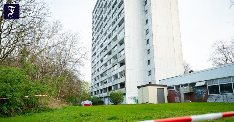 15-Year-Old's Fatal Fall in Hamburg: Police Probe Suspected Homicide, Arrest Five