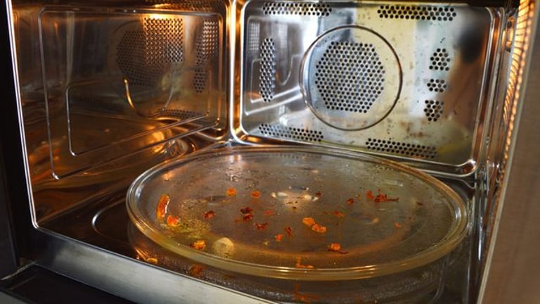 Study Reveals 747 Bacterial Strains in Microwaves, Urges Regular Cleaning to Prevent Health Risks