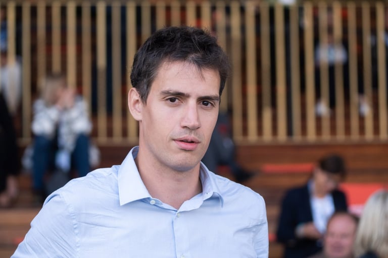 Microsoft Backs French AI Startup Mistral, Unveils "Le Chat" on Azure