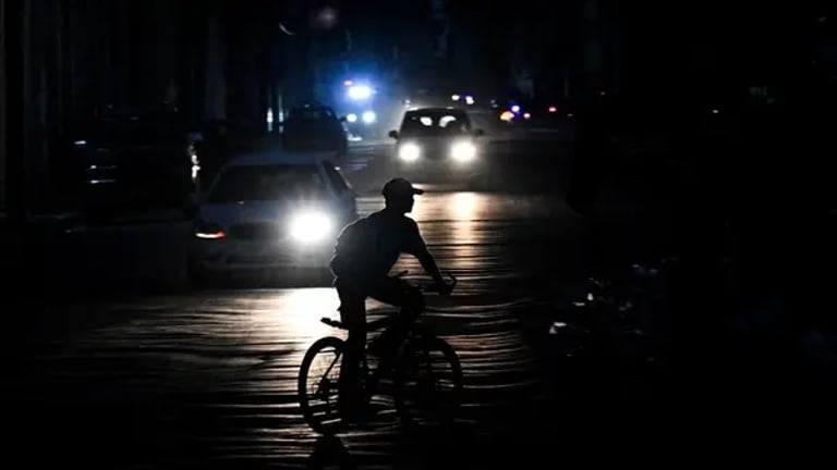 Cuba Faces Nationwide Blackout Amidst Ongoing Energy Crisis and Aging Infrastructure