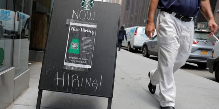 U.S. Job Growth Plummets to Lowest Since 2021, Fed Considers Rate Cuts Amid Economic Uncertainty