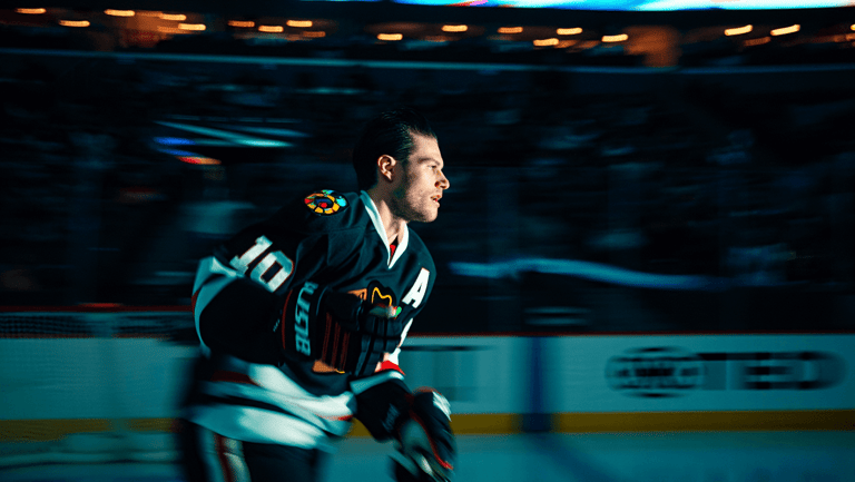 Chicago Blackhawks Revive Iconic Black Jersey for Centennial Celebration, Sparking Fan Nostalgia