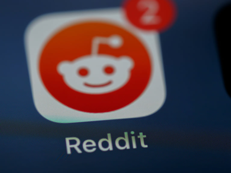 Reddit Strikes $60M AI Deal Ahead of $5B IPO Amid Privacy Concerns
