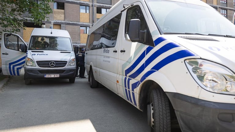 Major Crackdown in Brussels: 11 Arrested for Illegal Trade, €28,000 and Illegal Cigarettes Seized