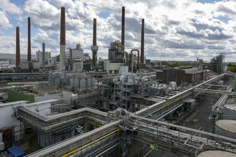 Germany's Economy Grows Amid Export Boost, Faces Pressure from Energy Costs and Job Cuts