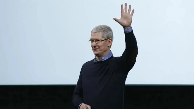Apple Names John Ternus as CEO, Tim Cook to Become Executive Chairman Amid AI Era Transition