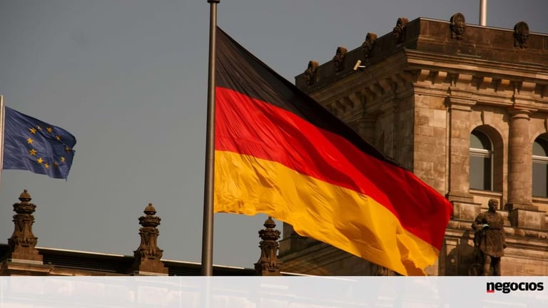 Germany's GDP Shrinks Amid Export Decline and Energy Costs, Lagging Behind Global Growth