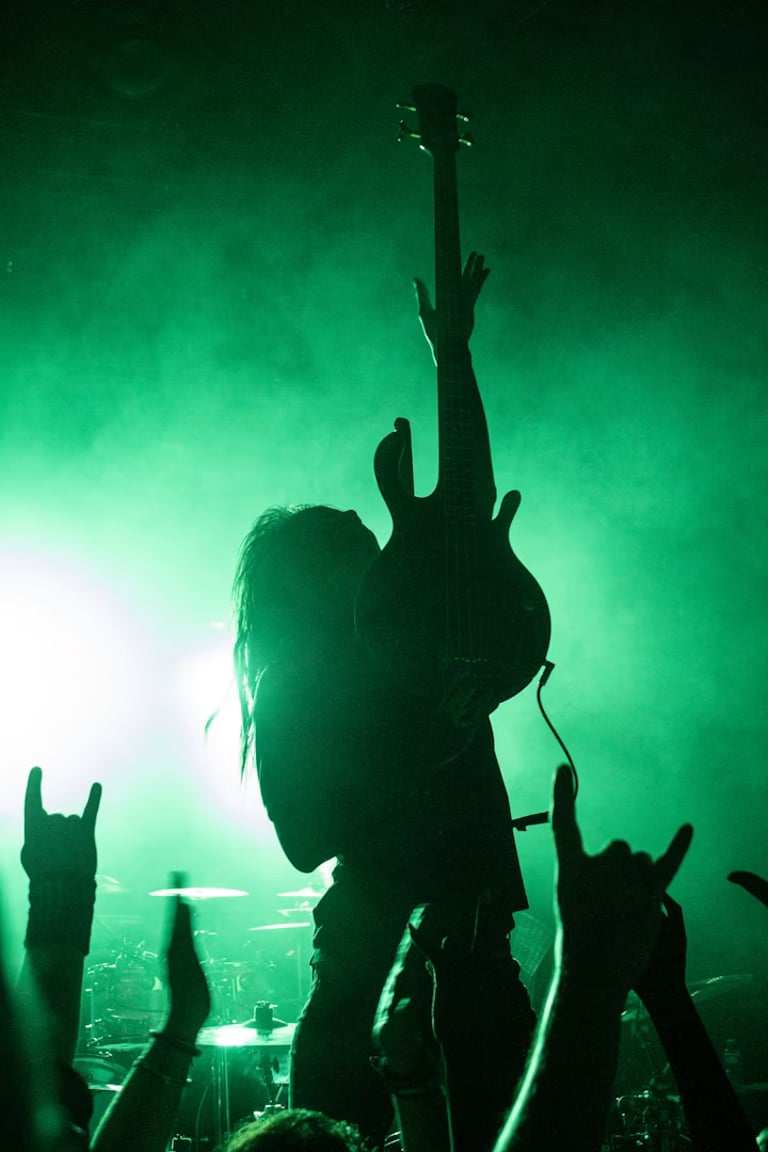Alice in Chains: Pioneers of Emotional Depth and Heavy Melodic Sound in Grunge Era