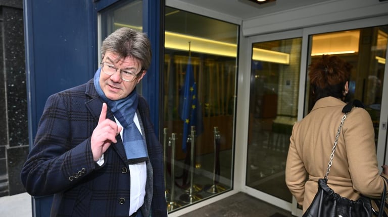 Brussels' Budget Crisis: Parties Task Sven Gatz to Avert Financial Oversight Amid Political Deadlock