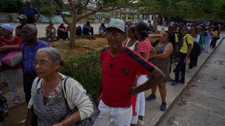 Major Power Outage Hits Western Cuba: Residents Turn to Solar Amid Energy Crisis