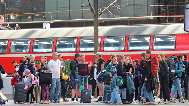 Bahn's Cheapest Ticket Almost Always Unavailable: Calls for Price Transparency and Reform