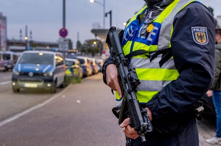 German Police Raid Right-Wing Extremist Bases, Seize Weapons Linked to Neo-Nazi 'Nordbund' Group