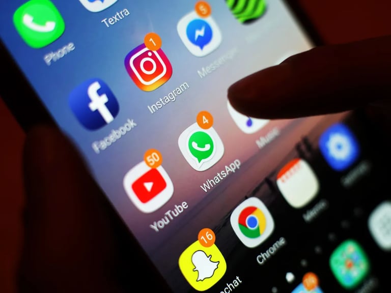 Lib Dems Push for Social Media Health Warnings, Call for Stricter Child Safety Regulations