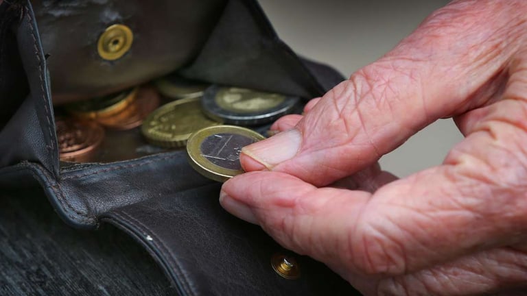 German Workers Doubt Pension System, Eye Extended Work and Investment for Retirement Security