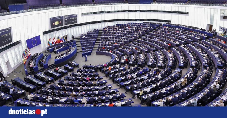 EU Parliament Considers Freezing US Trade Deal Amid Trump's Greenland Seizure Threat