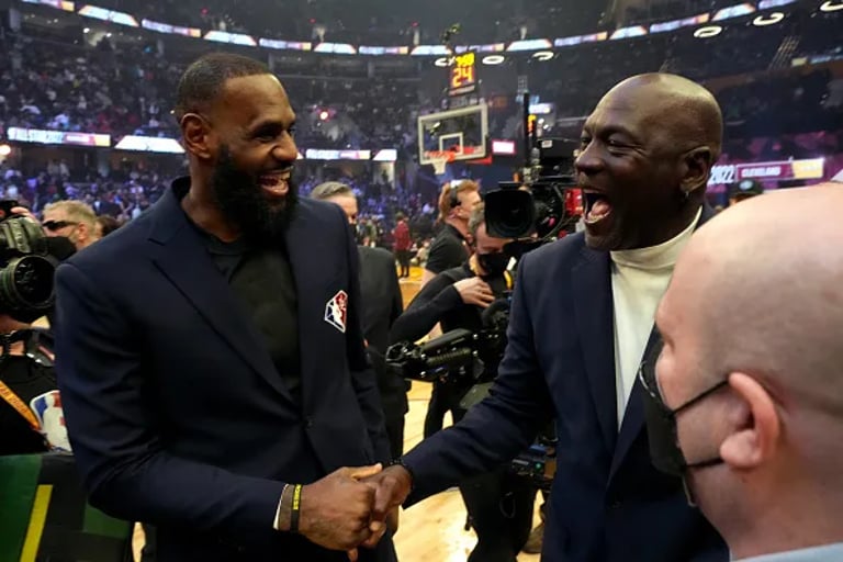 Michael Jordan on GOAT Debate: Confident He'd Beat LeBron James in Prime Matchup