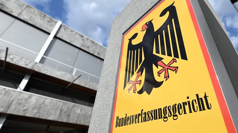 Karlsruhe Court Declares Berlin's Civil Servant Pay Unconstitutional, Mandates Overhaul by 2027