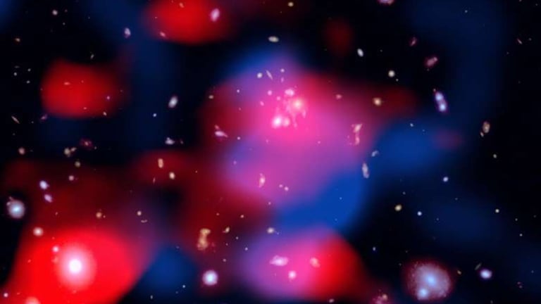 Astronomers Detect 10-Billion-Year-Old Radio Signals from Distant Galaxy Cluster, Uncovering Early Universe Secrets