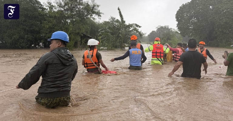 Taiwan Shuts Down Amid Typhoon Krathon Chaos: 2 Dead, 100 Injured, Power Outages, Troops Mobilized