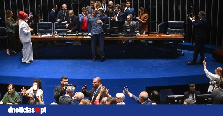 Brazil Senate Cuts Workweek to 40 Hours, Sparking Pro-Lula Support and Business Concerns