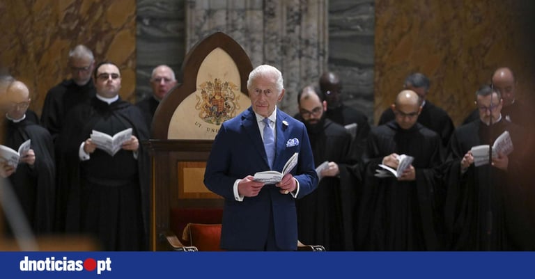 King Unveils LGBT Veterans Memorial, Honors Past Service and Apologizes for Historic Discrimination