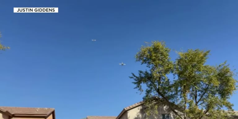 Near Miss at Phoenix Airport: United and Delta Flights Avoid Collision by Quarter Mile